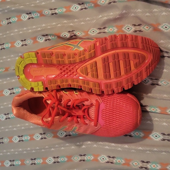 Slightly used Asics size 10 gym shoes - Picture 6 of 6